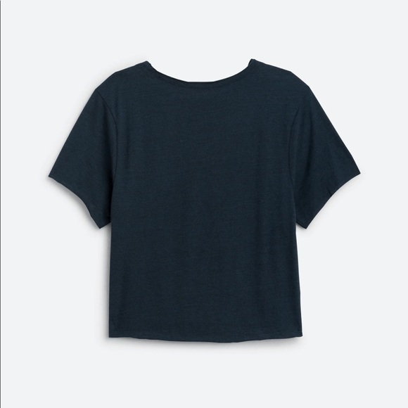 Super cute top 🌸bundle with other items and save!! - Picture 3 of 4